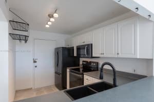 1020 Meridian Ave, Miami Beach, FL 33139, Sold 03/28/22
