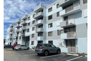 8261 NW 8th St, Miami, FL 33126, Sold 02/08/22