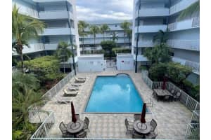 8261 NW 8th St, Miami, FL 33126, Sold 02/08/22