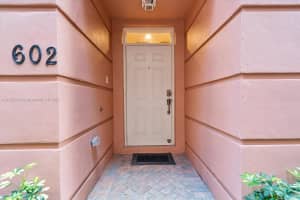 1033 NE 17th Way, Fort Lauderdale, FL 33304, Sold 12/28/21