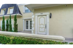 2212 NE 11th St, Hallandale Beach, FL 33009, Sold 01/06/22