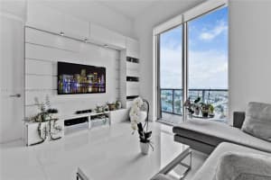 185 SW 7th St 12th floor, Miami, FL 33130, Sold 01/07/22