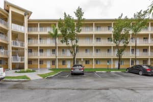 6940 NW 179th St, Hialeah, FL 33015, Sold 01/14/22