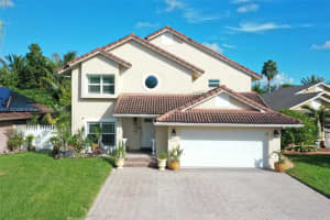 18895 NW 77th Ct, Hialeah, FL 33015, Sold 01/14/22
