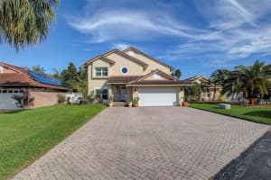 18895 NW 77th Ct, Hialeah, FL 33015, Sold 01/14/22