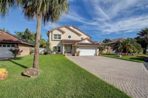 18895 NW 77th Ct, Hialeah, FL 33015, Sold 01/14/22