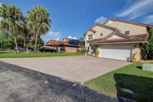 18895 NW 77th Ct, Hialeah, FL 33015, Sold 01/14/22