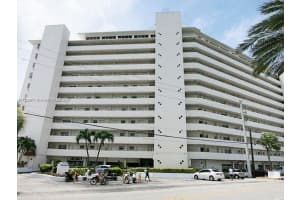 7904 West Dr, North Bay Village, FL 33141, Sold 04/15/22