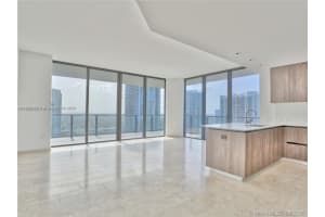 68 SE 6th St, Miami, FL 33131, Sold 05/17/22
