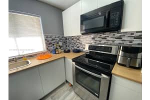 2770 W 61st Pl, Hialeah, FL 33016, Sold 01/10/22