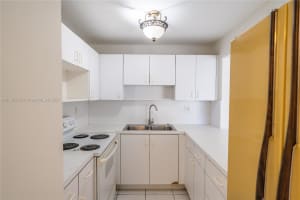 8201 NW 8th St, Miami, FL 33126, Sold 03/01/22