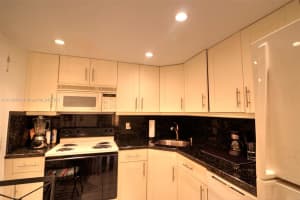 800 West Ave PH 28, Miami Beach, FL 33139, Sold 03/03/22