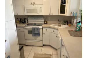 5701 Collins Ave, Miami Beach, FL 33140, Sold 01/25/22