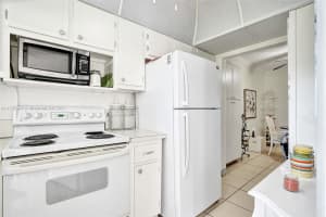 580 Egret Dr, Hallandale Beach, FL 33009, Sold 02/04/22