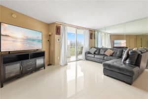 1200 NE Miami Gardens Dr #615w, Miami, FL 33179, Sold 01/10/22