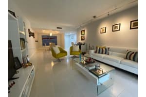 9735 NW 52nd St, Doral, FL 33178, Sold 01/21/22