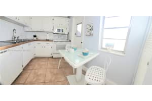 300 NE 14th Ave, Hallandale Beach, FL 33009, Sold 01/05/22