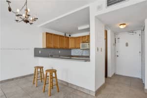 401 Ocean Dr, Miami Beach, FL 33139, Sold 04/28/22