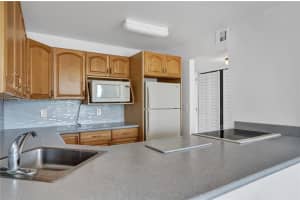 401 Ocean Dr, Miami Beach, FL 33139, Sold 04/28/22