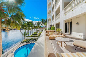 20165 NE 39th Pl, Aventura, FL 33180, Sold 01/04/22