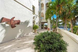 20165 NE 39th Pl, Aventura, FL 33180, Sold 01/04/22