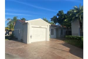 19830 NW 65th Ct, Hialeah, FL 33015, Sold 02/28/22
