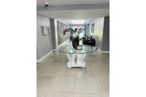 9350 Fontainebleau Blvd, Miami, FL 33172, Sold 03/17/22
