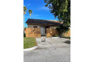 6711 NW 189th St, Hialeah, FL 33015, Sold 01/14/22