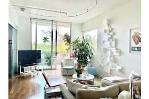 1700 Meridian Ave, Miami Beach, FL 33139, Sold 03/23/22