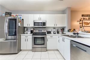 20816 NW 3rd Ln, Pembroke Pines, FL 33029, Sold 01/14/22
