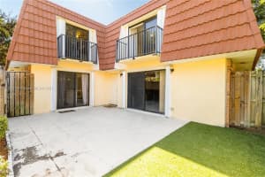 9991 NW 7th St, Plantation, FL 33324, Sold 01/26/22
