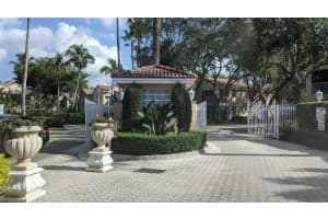 14611 Balgowan Rd, Hialeah, FL 33016, Sold 05/04/22