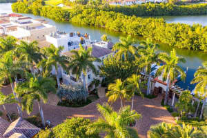 5844 Paradise Point Dr, Palmetto Bay, FL 33157, Sold 02/11/22