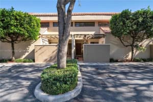 8717 SW 79th Pl, Miami, FL 33143, Sold 01/06/22