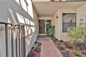 8717 SW 79th Pl, Miami, FL 33143, Sold 01/06/22