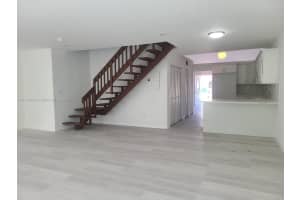 5424 W 27th Ln, Hialeah, FL 33016, Sold 01/26/22