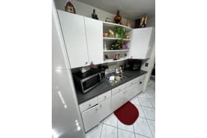 8875 Fontainebleau Blvd, Miami, FL 33172, Sold 02/04/22