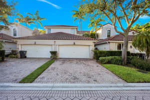 1382 Harbor View W, Hollywood, FL 33019, Sold 01/12/22