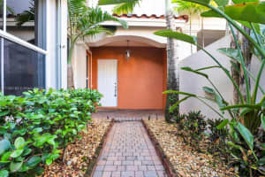 1382 Harbor View W, Hollywood, FL 33019, Sold 01/12/22