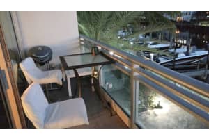 2950 NE 188th St, Miami, FL 33180, Sold 04/14/22