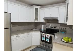 17740 NW 77th Ct, Hialeah, FL 33015, Sold 04/08/22