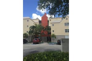 8255 Lake Dr, Doral, FL 33166, Sold 04/29/22