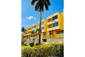 1555 W 44th Pl, Hialeah, FL 33012, Sold 03/18/22