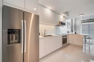 60 SW 13th St, Miami, FL 33130, Sold 02/03/22