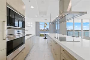 17301 Biscayne Blvd, North Miami Beach, FL 33160, Sold 04/08/22