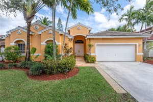 315 SW 185th Ave, Pembroke Pines, FL 33029, Sold 02/09/22