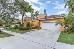315 SW 185th Ave, Pembroke Pines, FL 33029, Sold 02/09/22