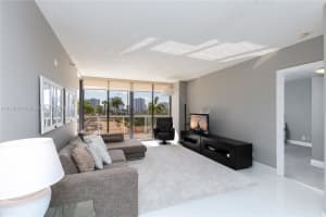 3640 Yacht Club Dr, Aventura, FL 33180, Sold 03/15/22