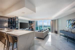 1000 South Pointe Dr PH 1706, Miami Beach, FL 33139, Sold 04/14/22