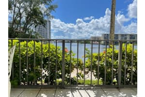 18151 NE 31st Ct, Aventura, FL 33160, Sold 03/16/22